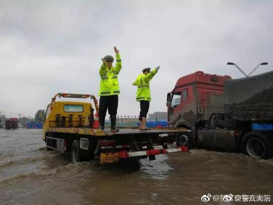 南陽突遭暴雨！多3d全息廣告機地被淹瞬間成“海”！